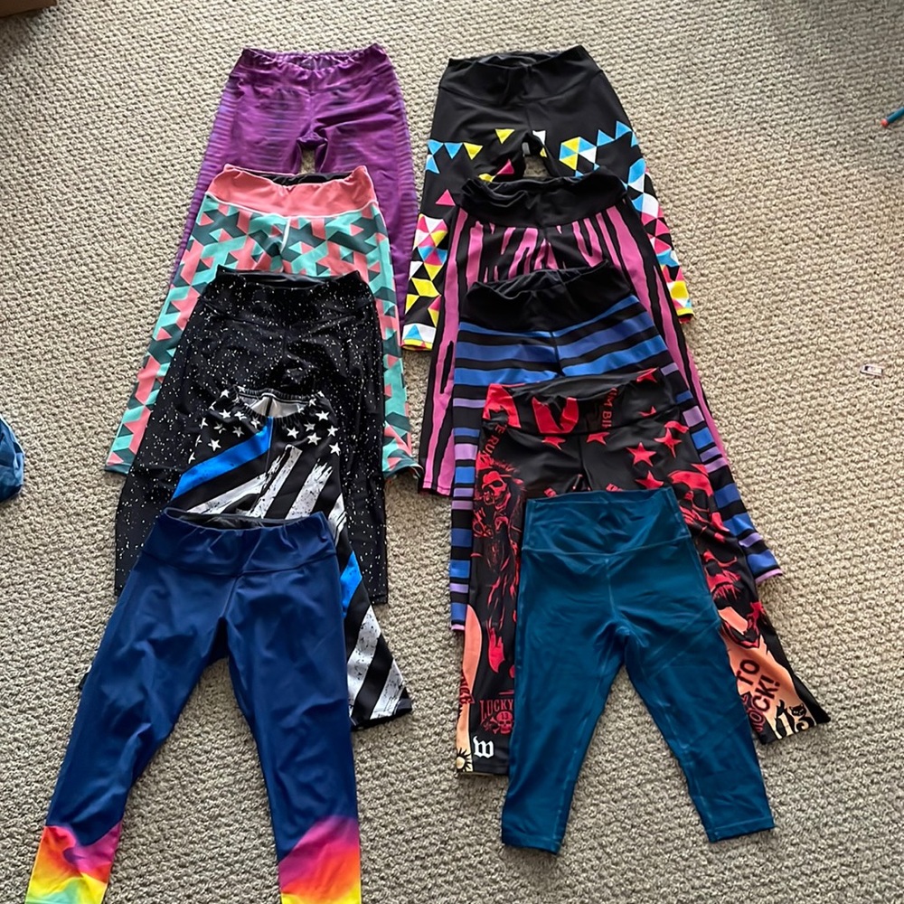 Women’s 3/4 leggings, excellent shape size M/L, 11 pairs